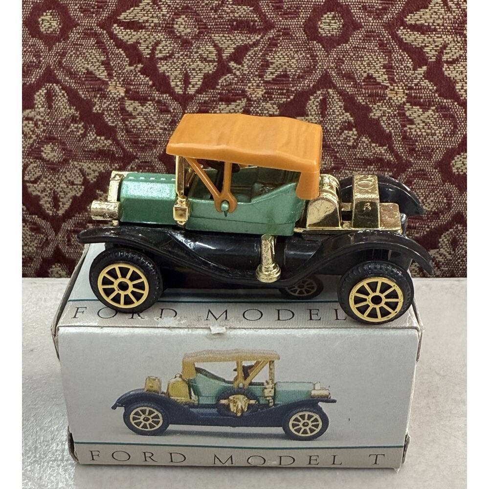 Vintage Readers Digest 1910 Ford Model T Car 1:64 #304 Replica Green Gold 2
